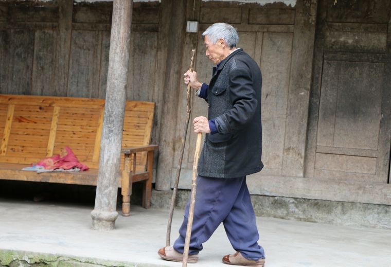智汇堂丨“援建爱心屋，温暖一个家”凤姐爱心屋落成