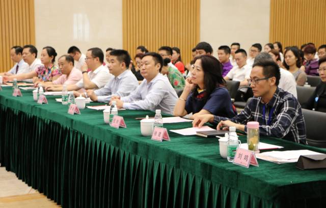 【智汇堂】四川首届医养产业精英峰会暨金牌养老机构评选颁奖典礼。