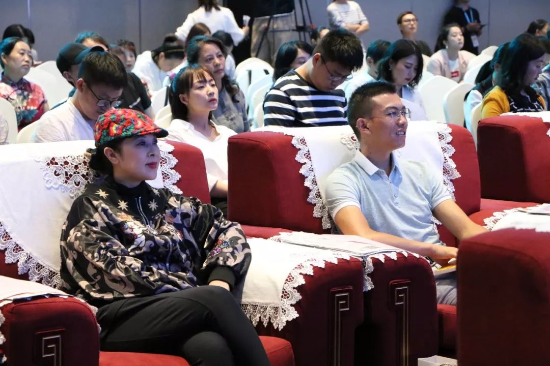 2019中国丨四川医养融合创新发展高峰论坛暨第二届品质养老(医养)机构公益评选颁奖典礼