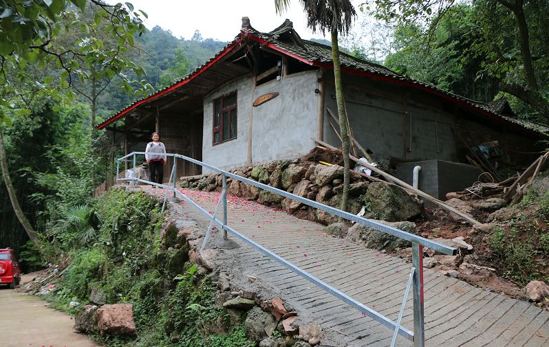 智汇堂丨“援建爱心屋，温暖一个家”凤姐爱心屋落成